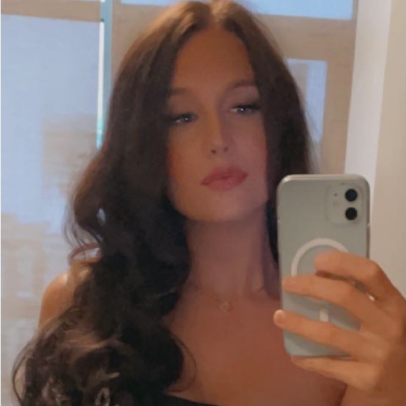 Meet your Posher, Jocelynne - Picture 1 of 3